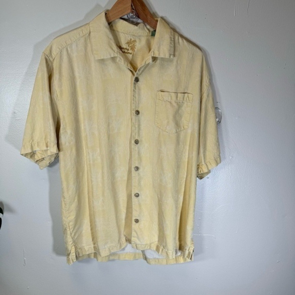 men's Tommy Bahama 100% silk yellow short sleeve button-down shirt medium - Picture 3 of 13